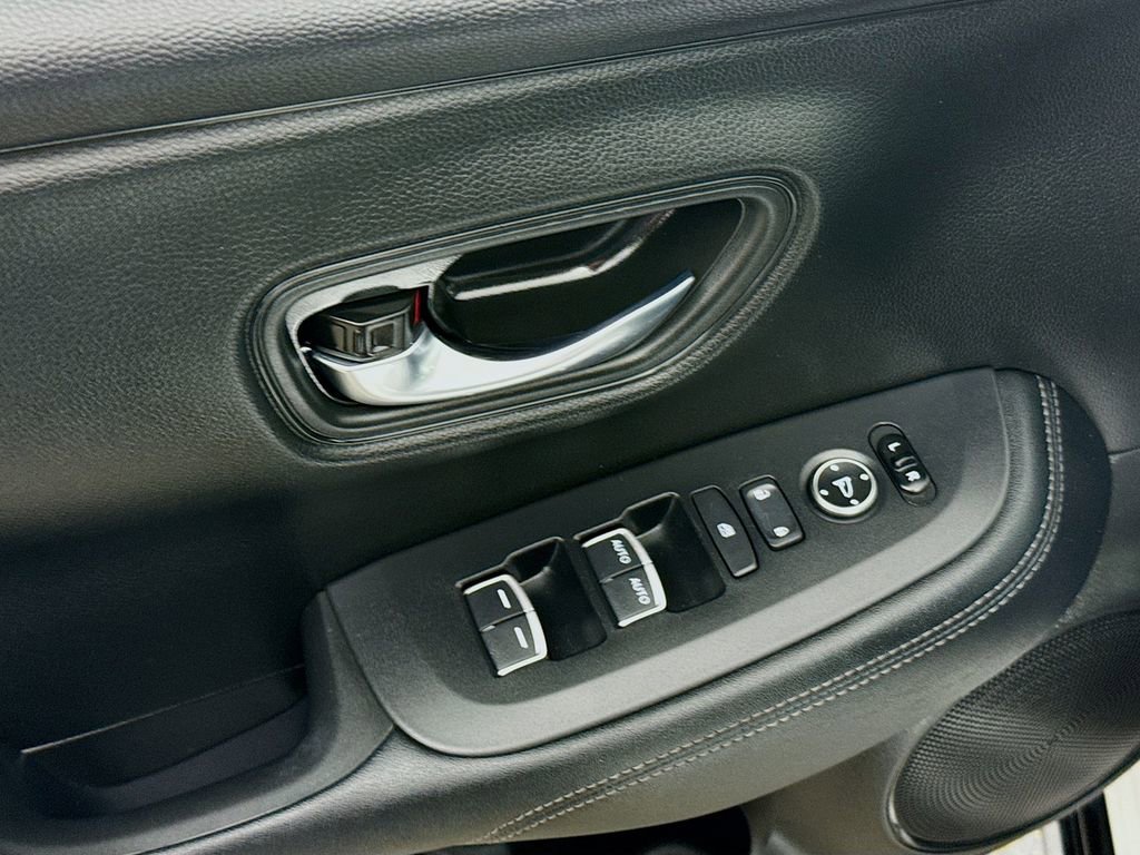 Used 2023 Honda HR-V EX-L image 12