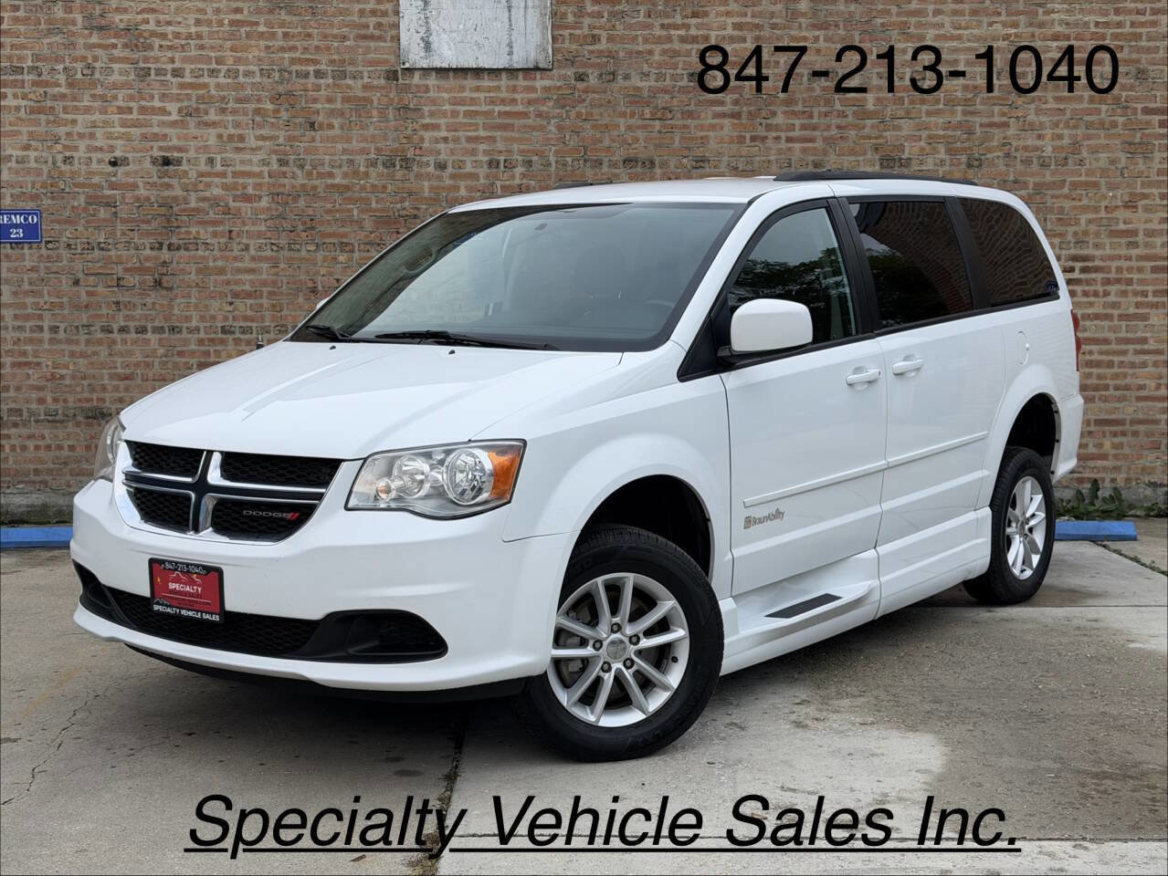 Used 2016 Dodge Grand Caravan SXT w/ Rear Park Assist Package image 6