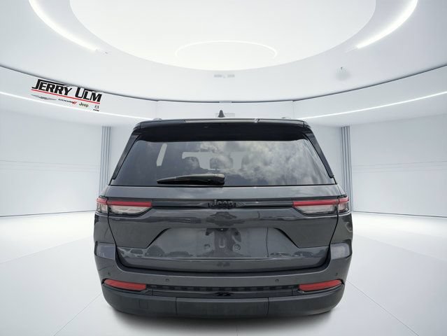 Certified 2022 Jeep Grand Cherokee Altitude RWD image 4