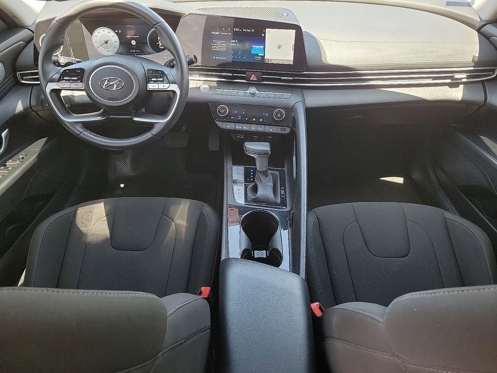 Used 2023 Hyundai Elantra SEL w/ Convenience Package image 11