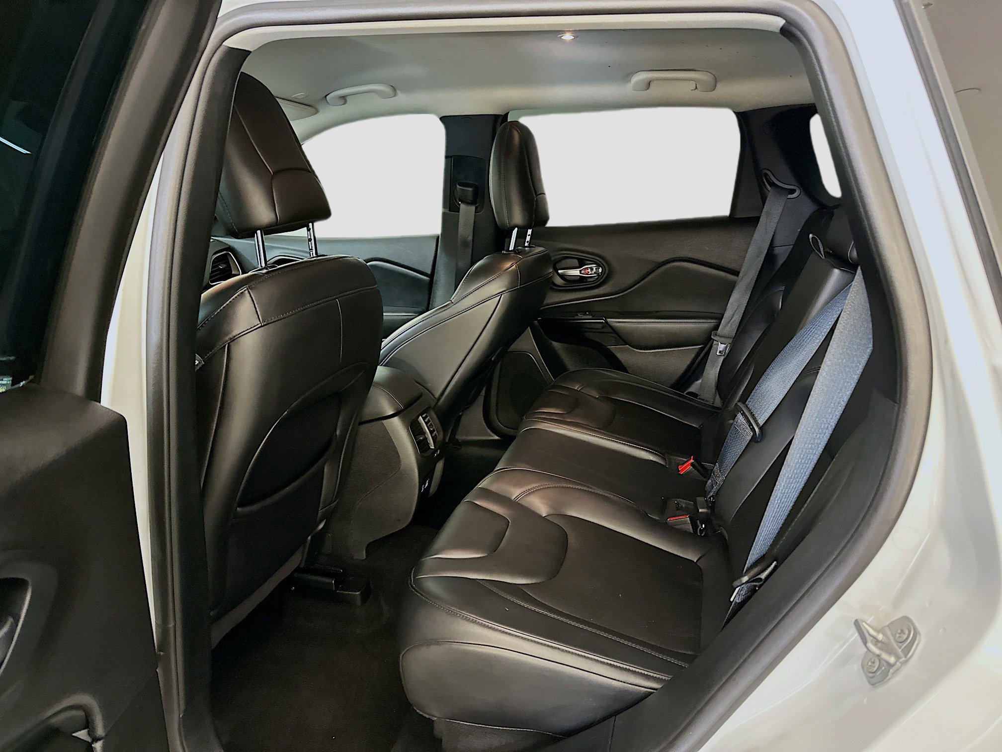 Used 2021 Jeep Cherokee Latitude Plus image 28