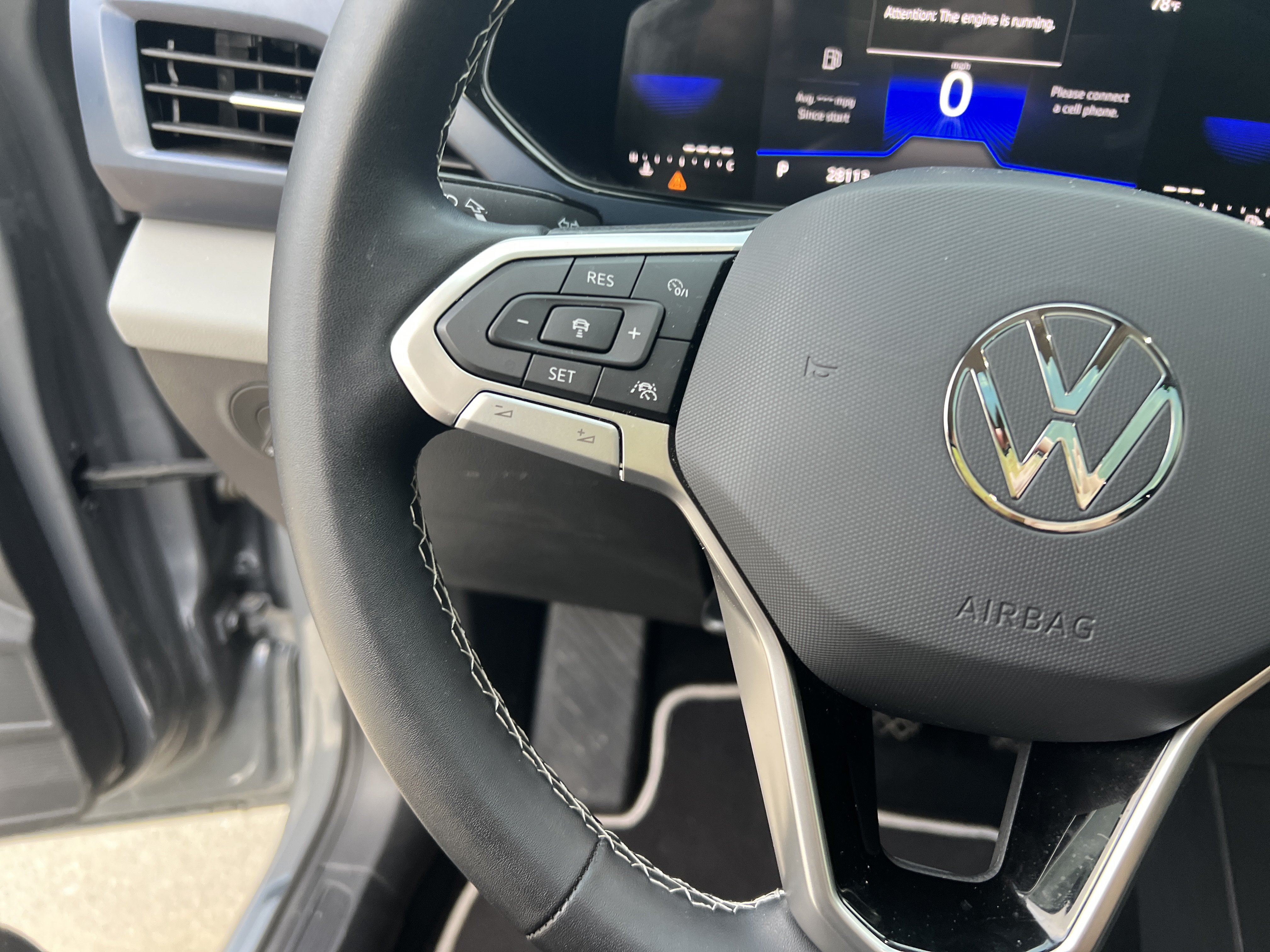 Used 2023 Volkswagen Taos SE w/ Panoramic Sunroof Package FWD image 17