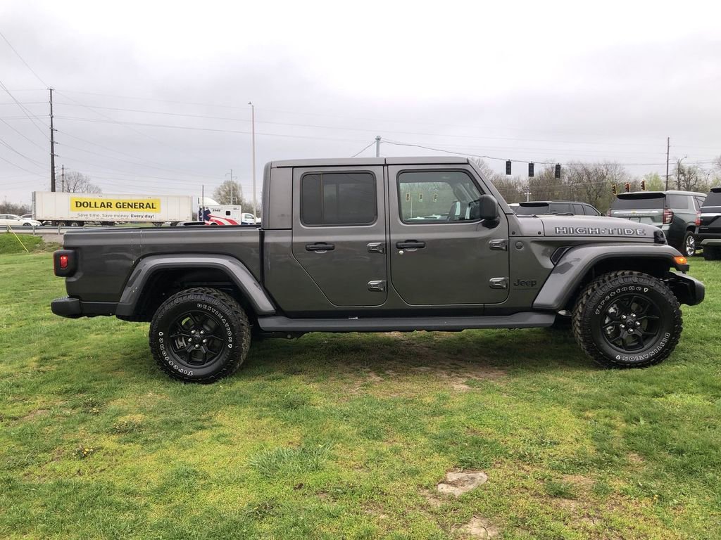 Used 2025 Jeep Gladiator Sport AWD/4WD image 14