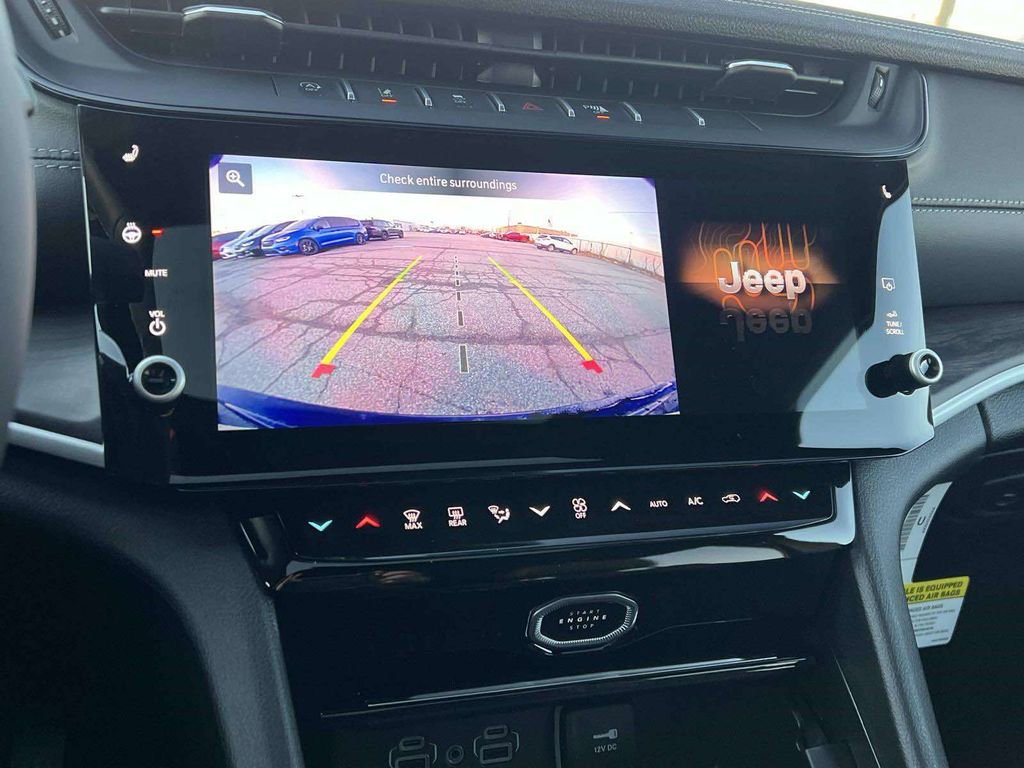 New 2026 Jeep Grand Cherokee Laredo image 9