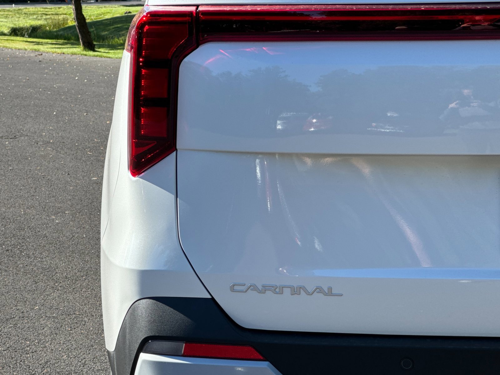 New 2026 Kia Carnival EX image 28