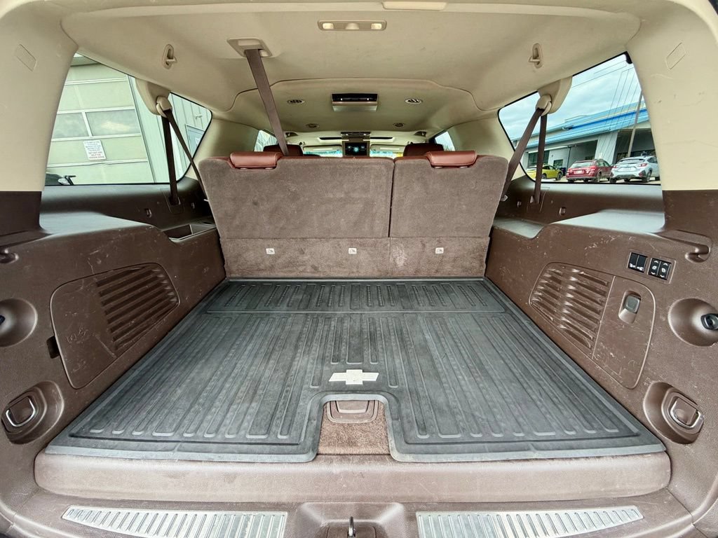 Used 2020 Chevrolet Suburban Premier AWD/4WD image 25