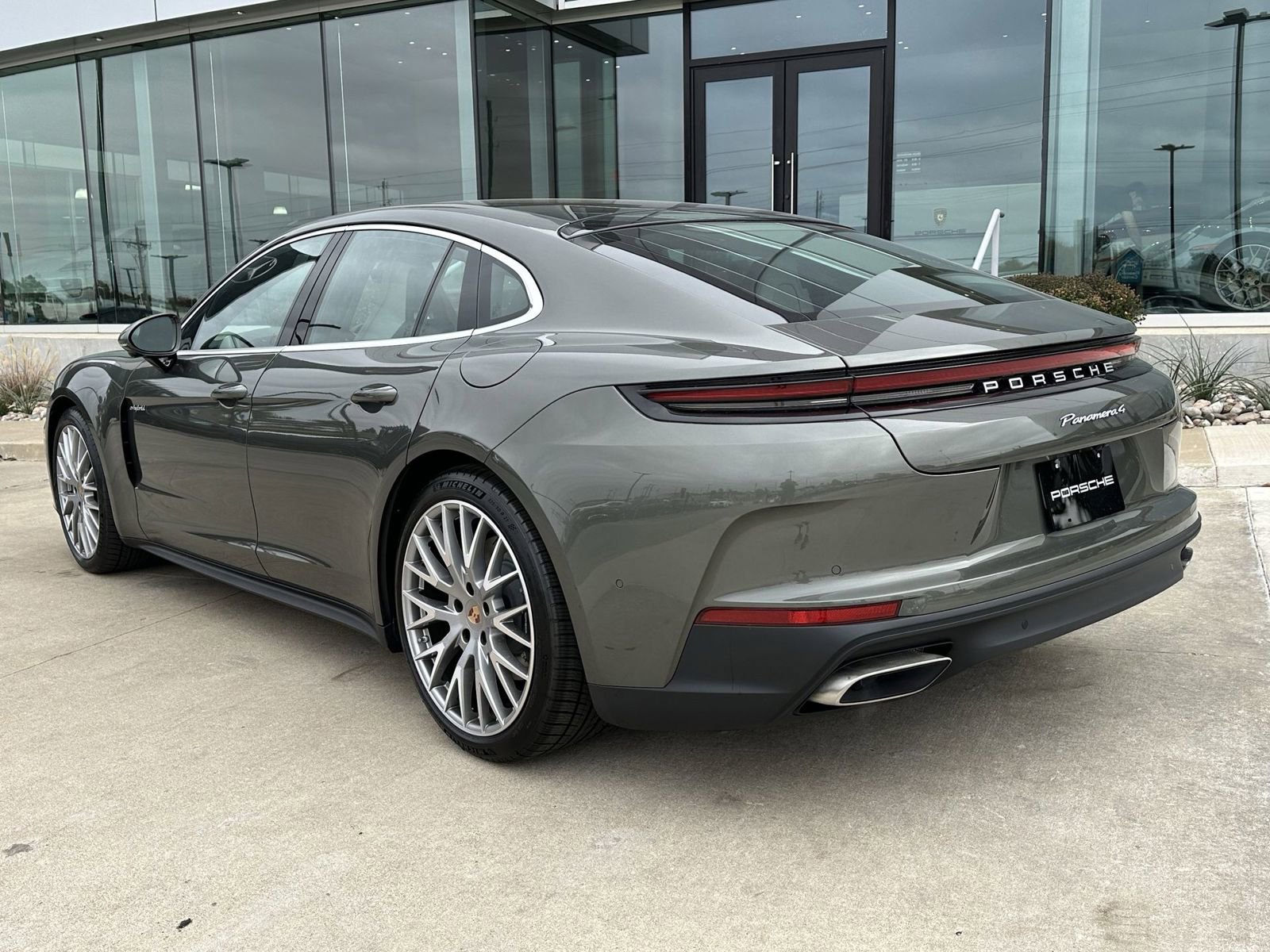 New 2026 Porsche Panamera 4 image 3
