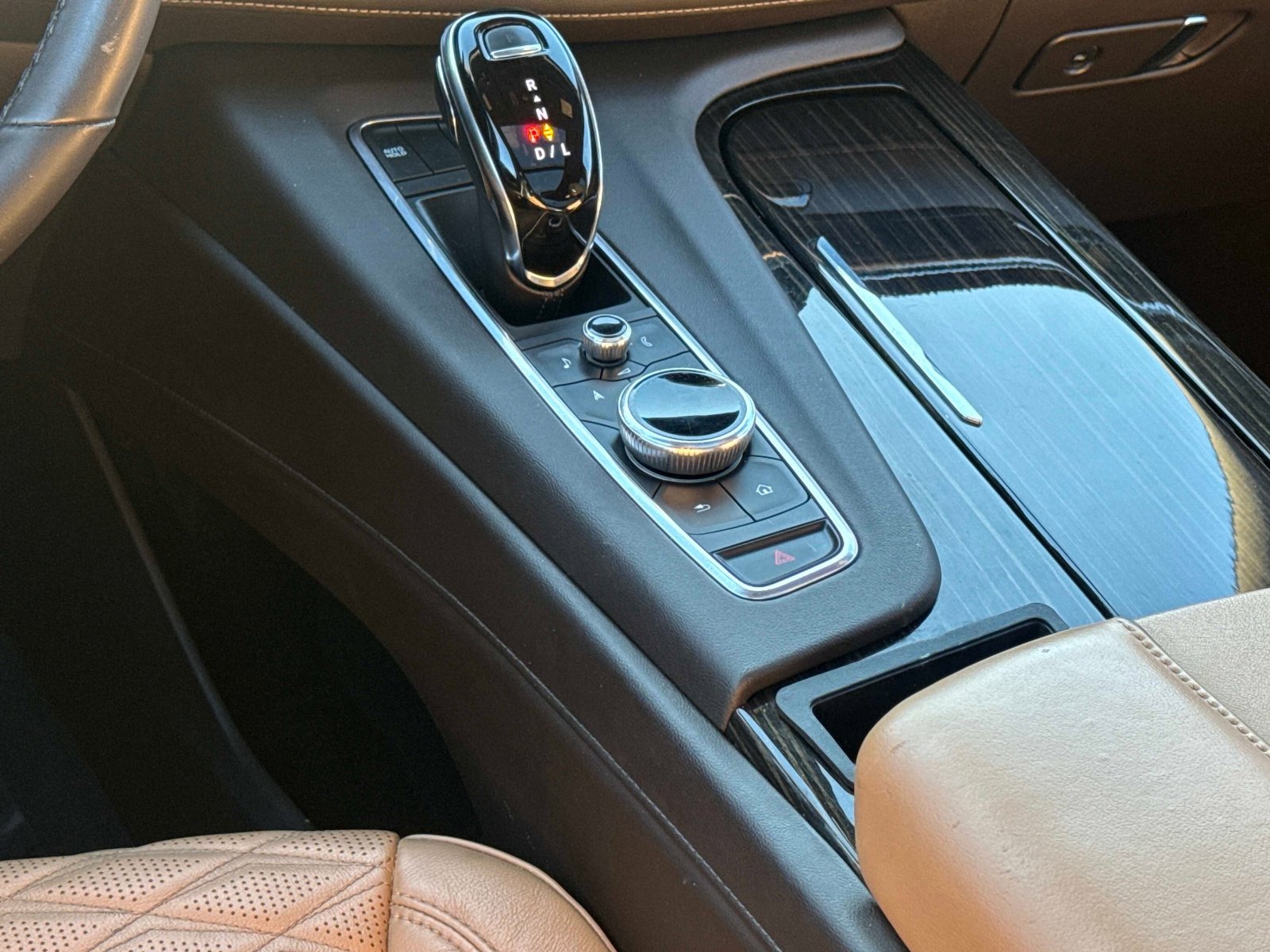 Used 2021 Cadillac Escalade Premium Luxury image 5