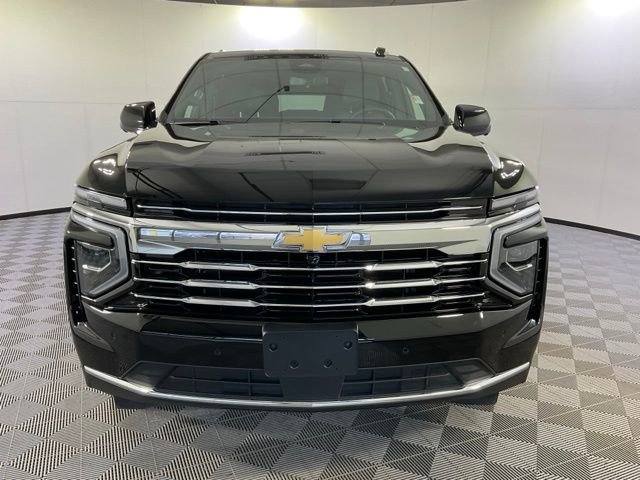 Used 2025 Chevrolet Suburban LT image 2
