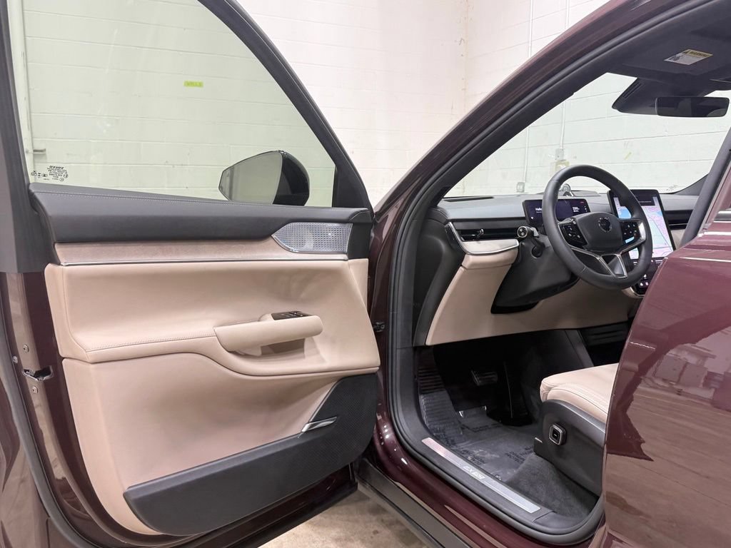 Used 2025 Volvo EX90 Ultra AWD/4WD image 27
