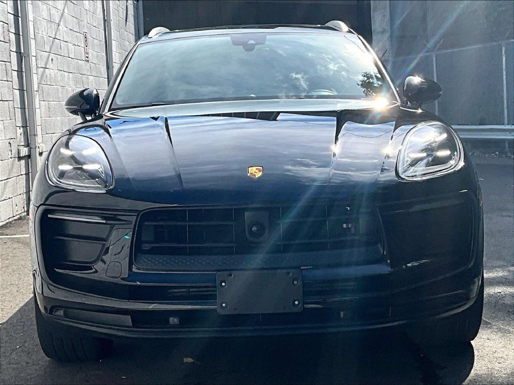 Certified 2023 Porsche Macan AWD/4WD image 8