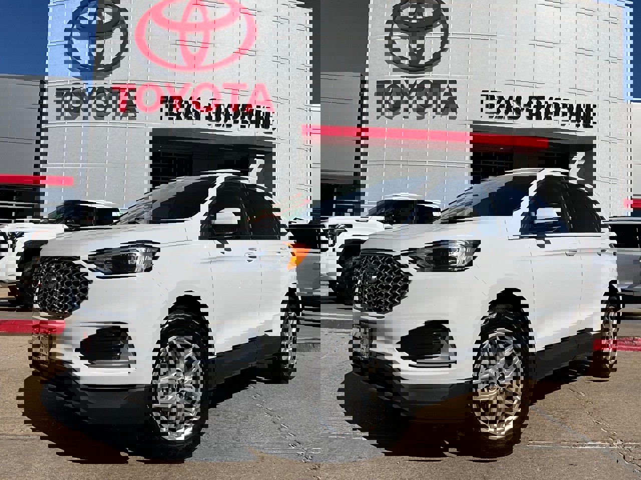 Used 2024 Ford Edge SEL image 2