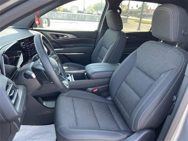 Used 2025 Chevrolet Traverse LT image 11