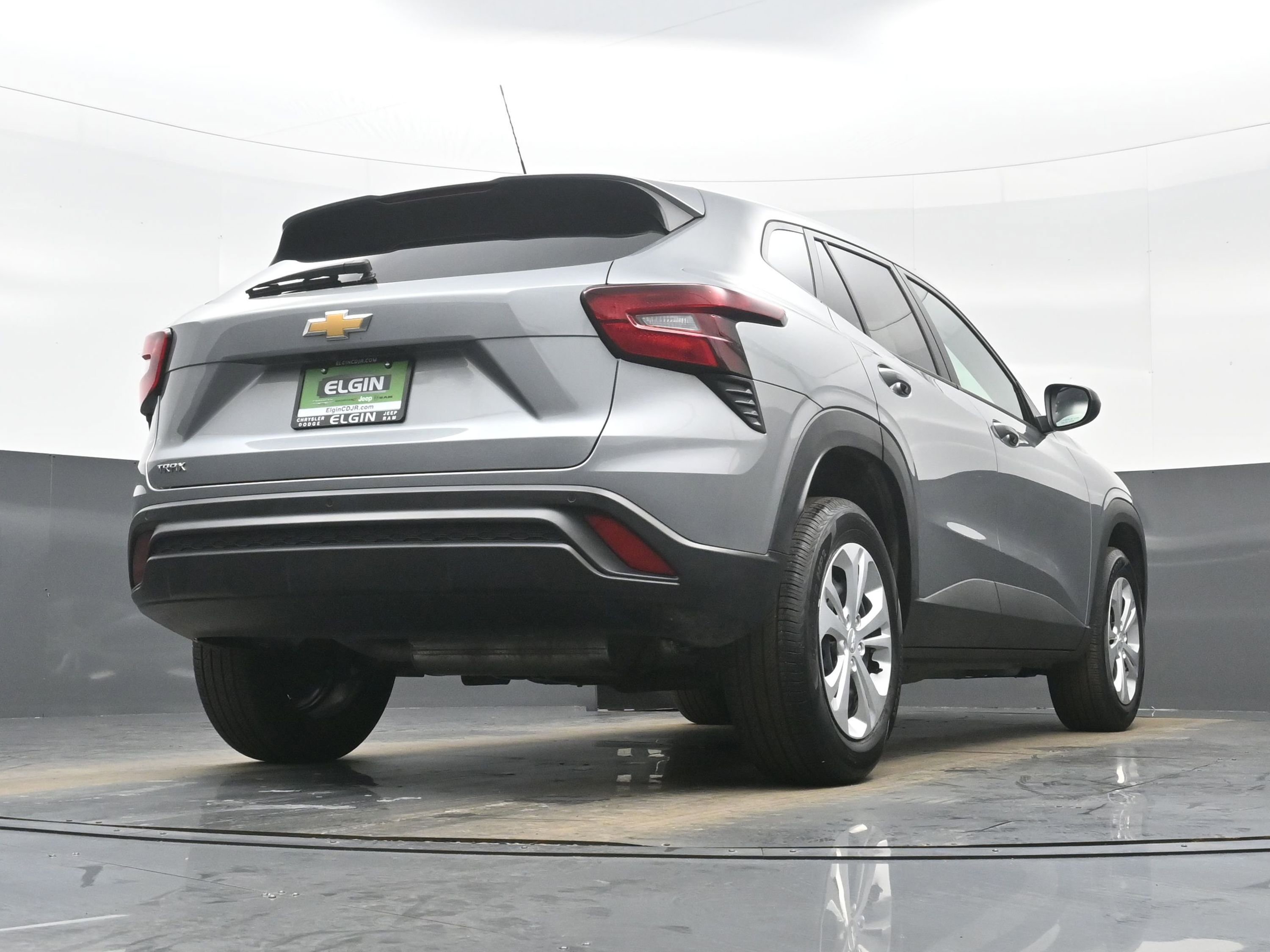 Used 2025 Chevrolet Trax LS w/ Driver Confidence Package image 28