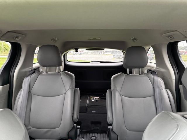 Used 2023 Toyota Sienna XLE FWD image 31