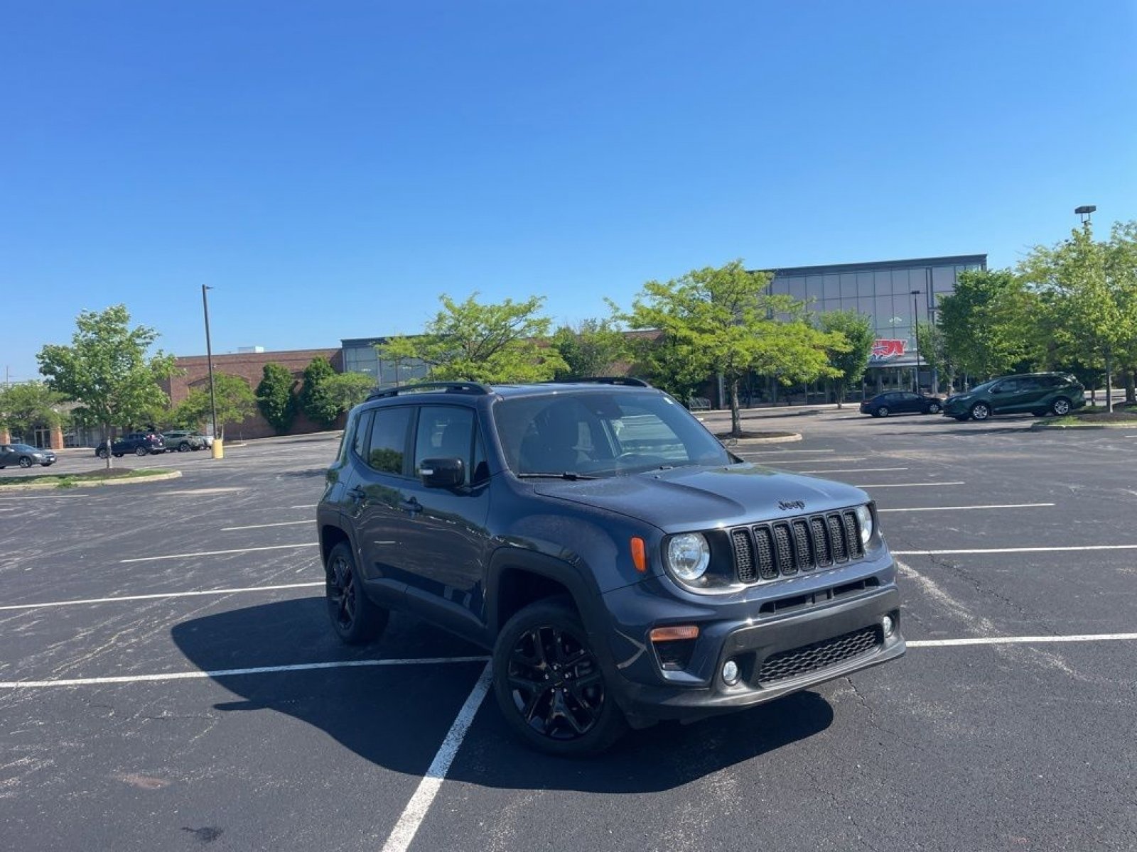 Used 2022 Jeep Renegade Altitude w/ Convenience Group AWD/4WD image 3