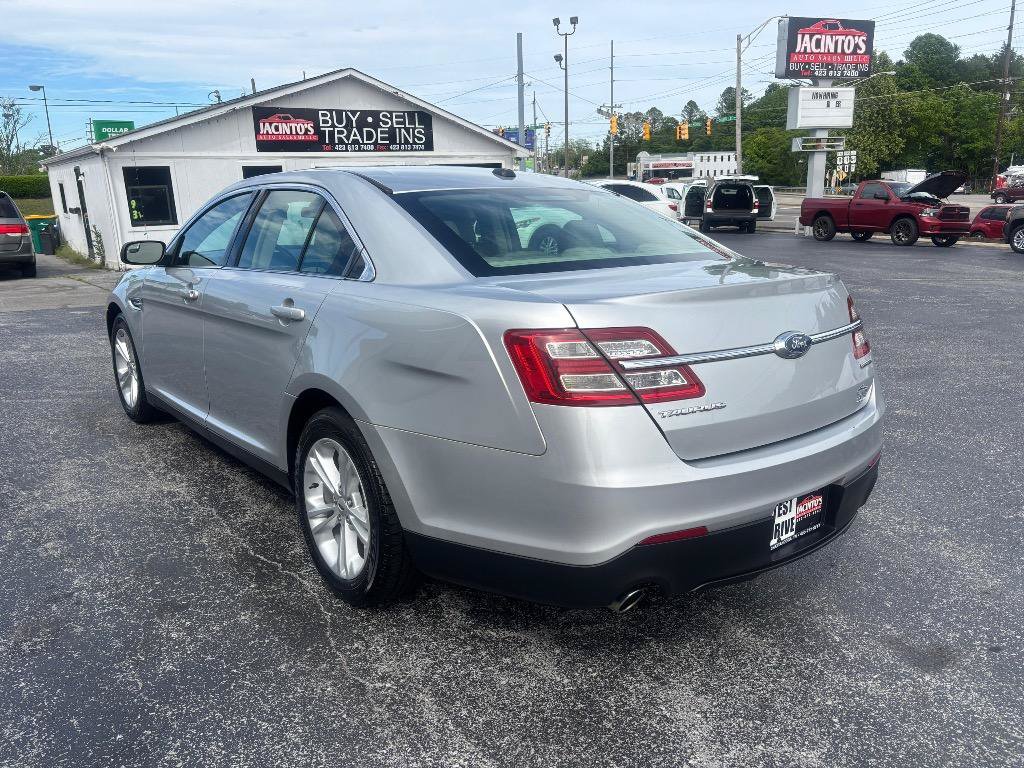 Used 2018 Ford Taurus SE FWD image 5