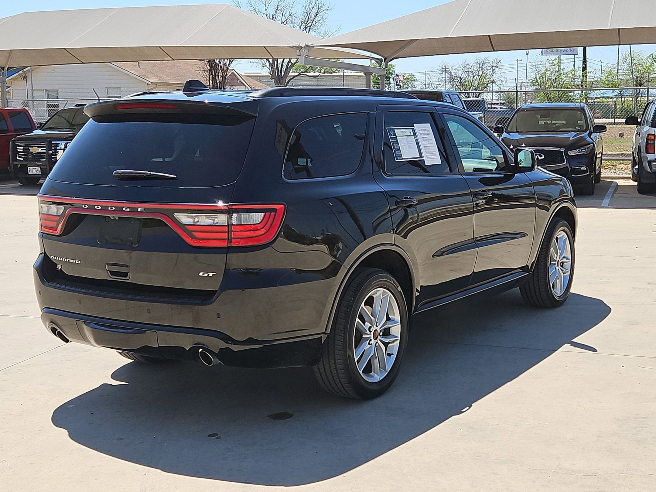 Used 2023 Dodge Durango GT image 3