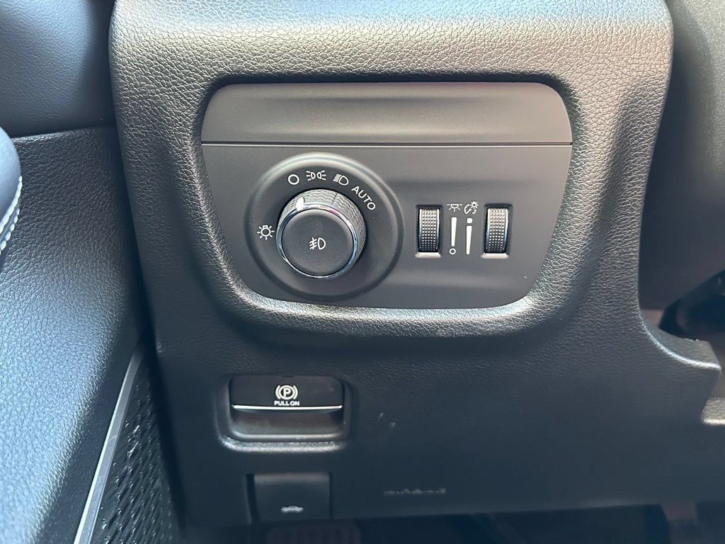 New 2026 Jeep Grand Cherokee Limited AWD/4WD image 32