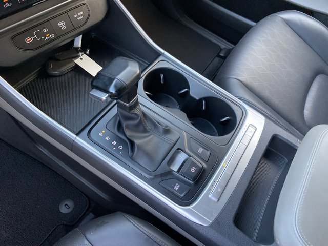Used 2025 Kia Carnival FWD image 38