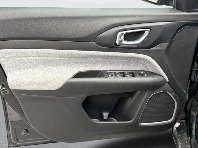 Used 2022 Jeep Compass 4WD image 9