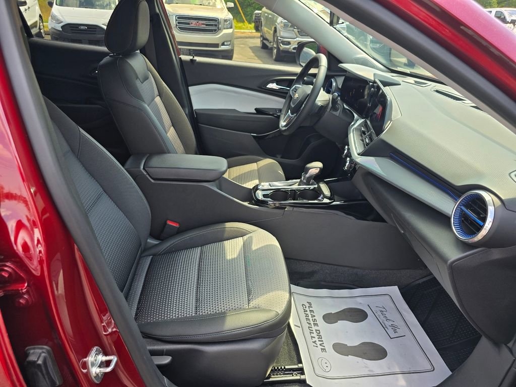 Used 2024 Chevrolet Trax LT w/ Driver Confidence Package FWD image 12