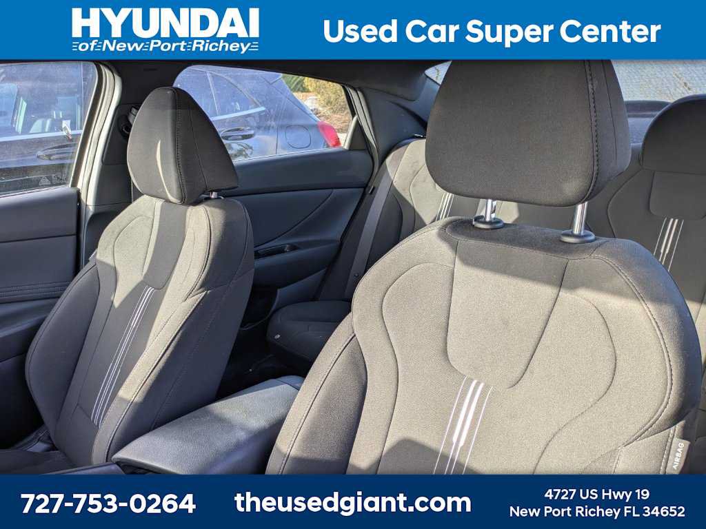 Used 2025 Hyundai Elantra Sport FWD image 3
