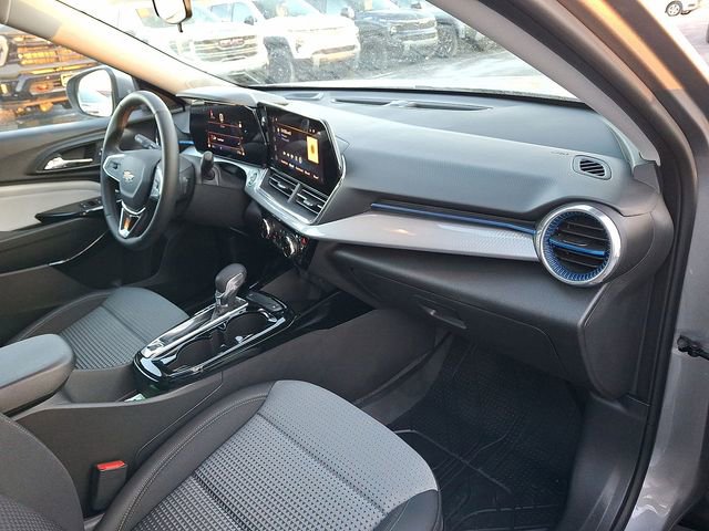 Certified 2025 Chevrolet Trax LT w/ Driver Confidence Package image 26