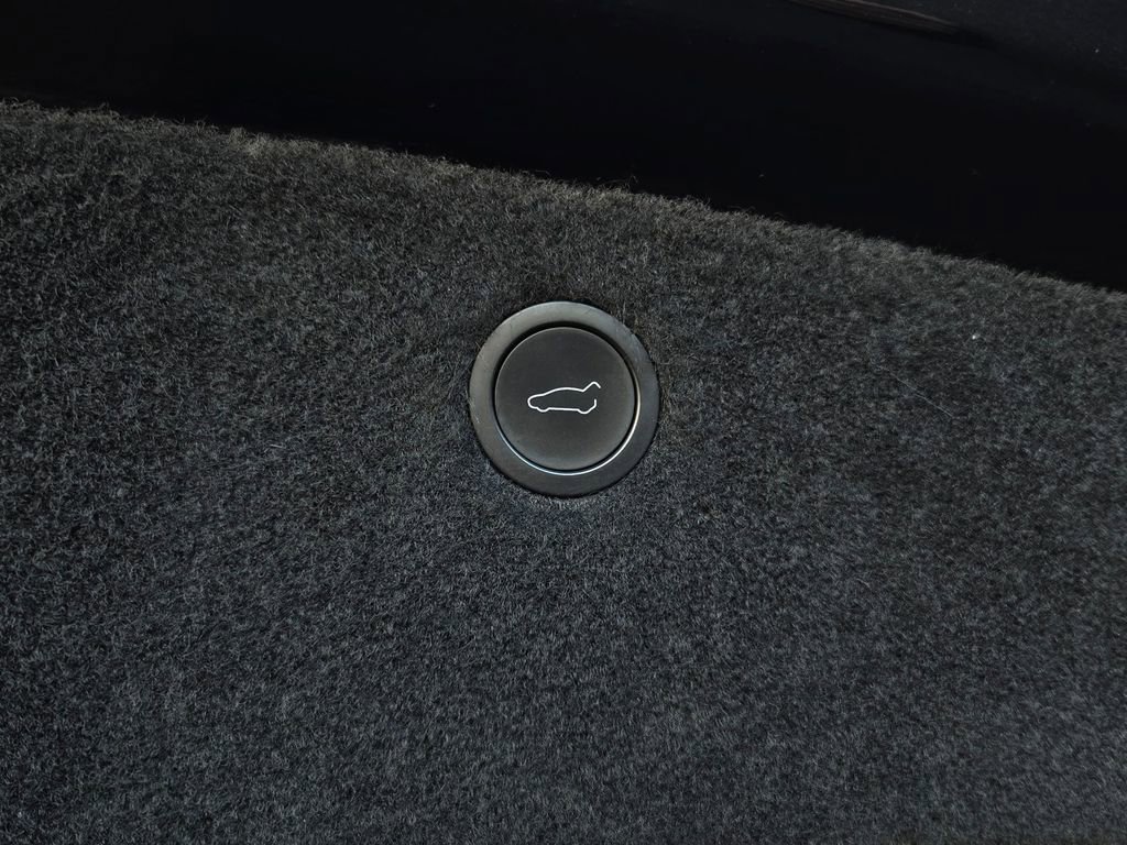 Used 2023 Tesla Model X image 33