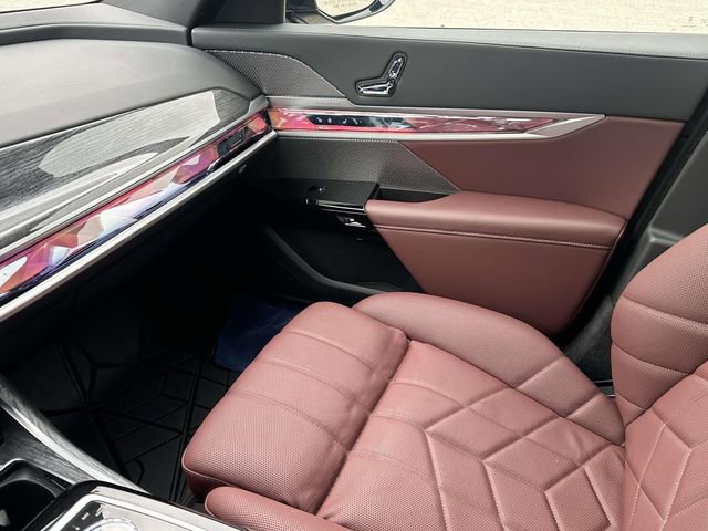 Used 2026 BMW 740i xDrive image 38