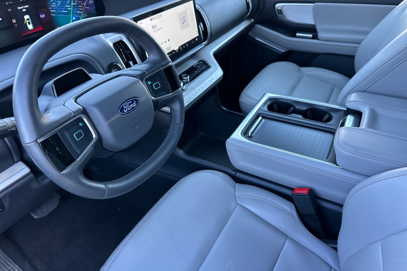 Used 2025 Ford Expedition Active image 9