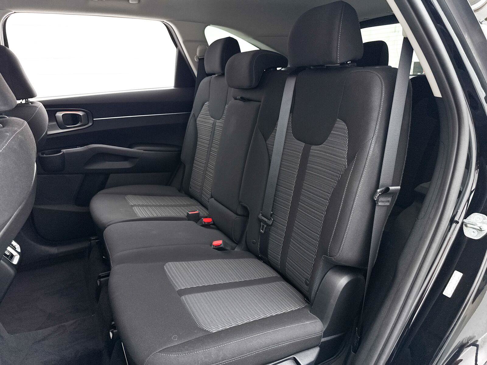 Used 2023 Kia Sorento LX FWD image 30
