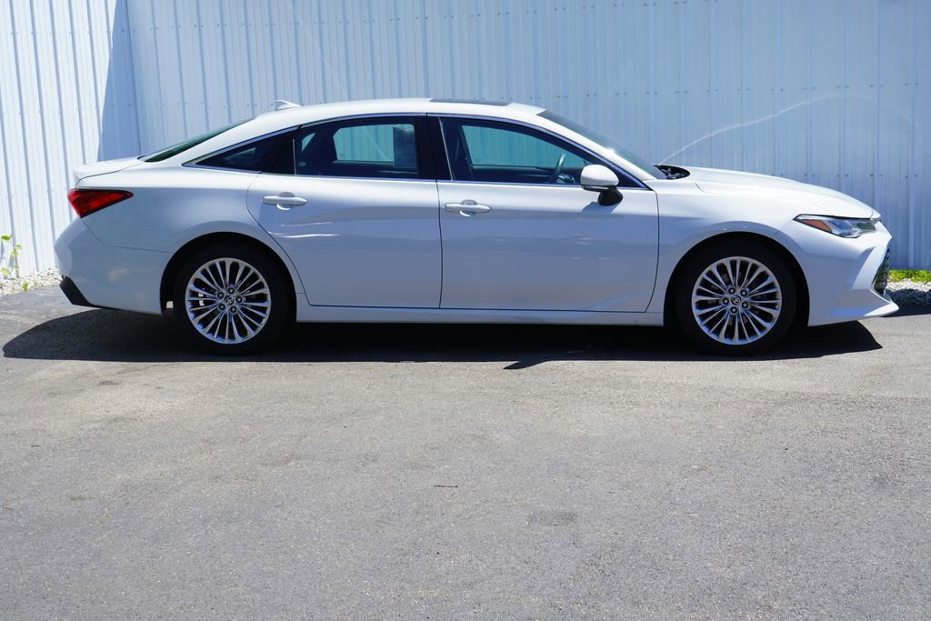Used 2022 Toyota Avalon Limited w/ Advanced Safety Package FWD image 2