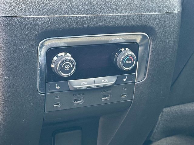 Used 2025 Chevrolet Suburban Premier AWD/4WD image 18