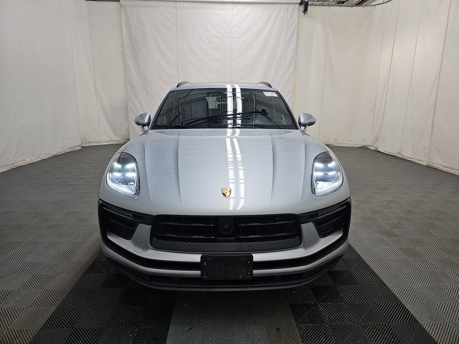 Used 2023 Porsche Macan w/ Premium Package Plus image 2