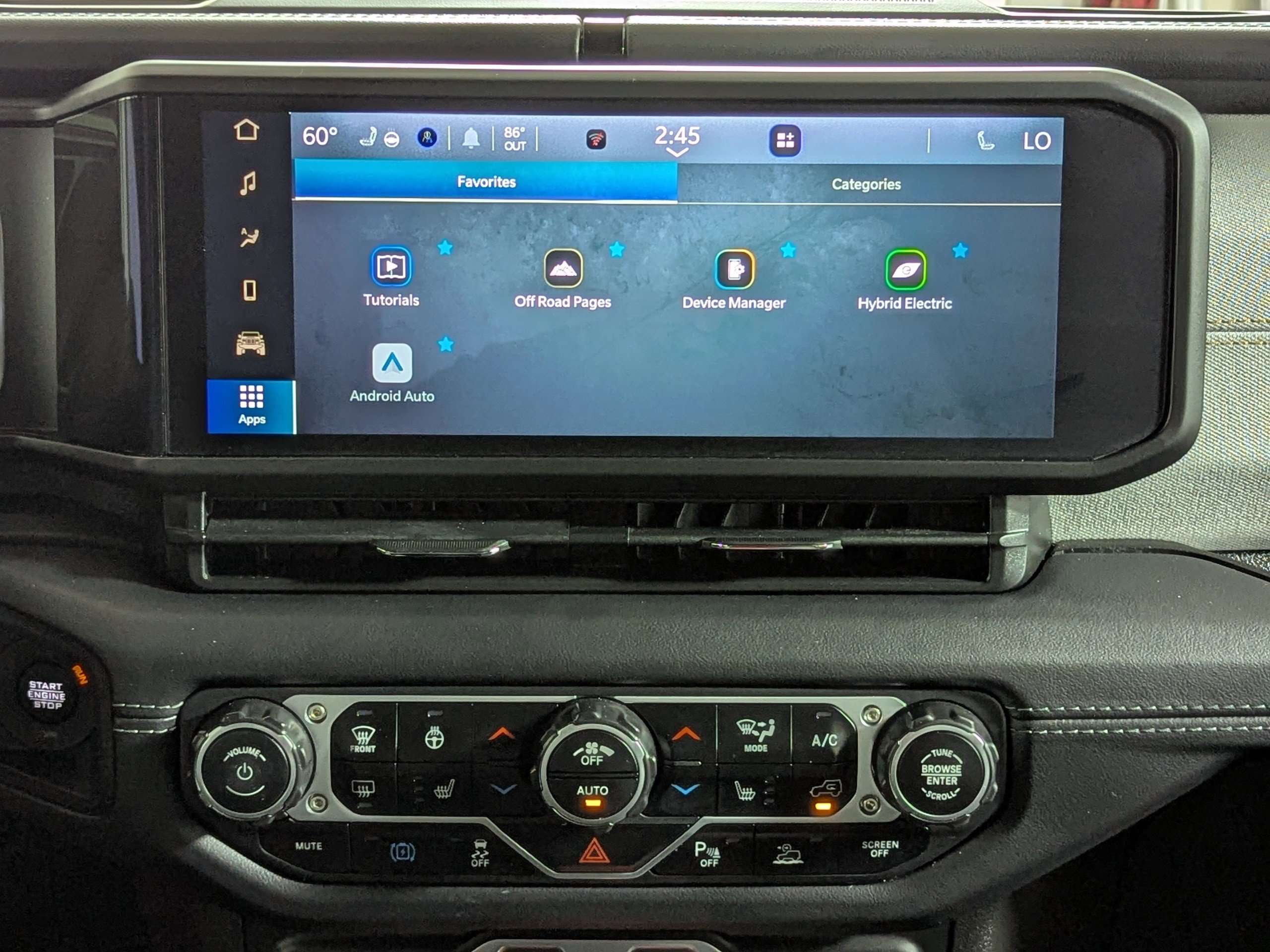 Used 2025 Jeep Wrangler Unlimited Sahara w/ Safety Group AWD/4WD image 16