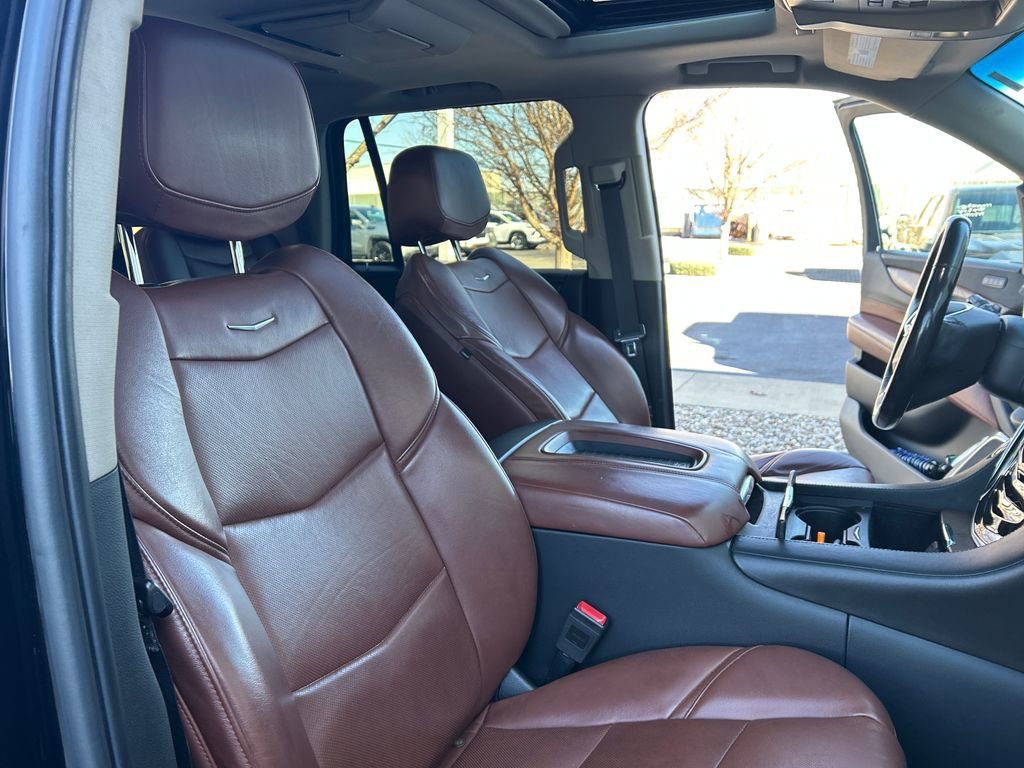 Used 2019 Cadillac Escalade Luxury image 32