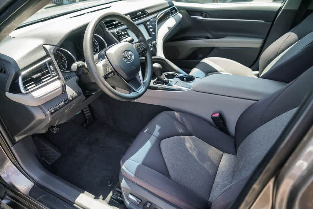 Used 2018 Toyota Camry LE FWD image 16