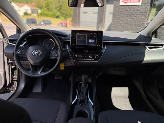 Used 2021 Toyota Corolla LE image 15