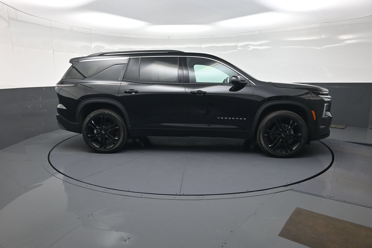 New 2026 Chevrolet Traverse LT w/ LPO, Floor Liner Package AWD/4WD image 2