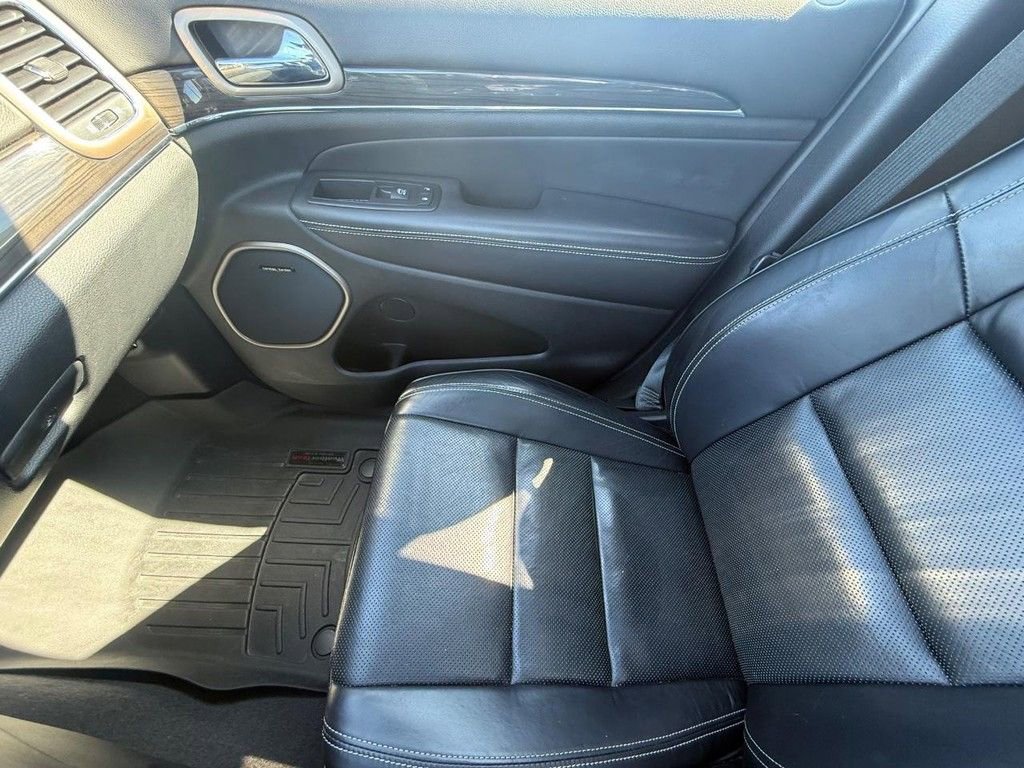 Used 2017 Jeep Grand Cherokee Overland image 24