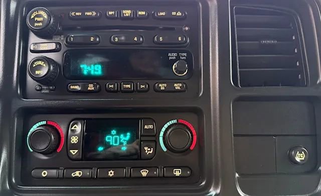 Used 2005 Chevrolet Avalanche Z66 w/ Sun And Sound Package image 12