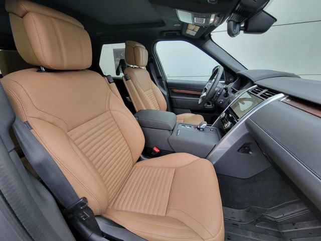 Used 2025 Land Rover Discovery Dynamic SE image 21