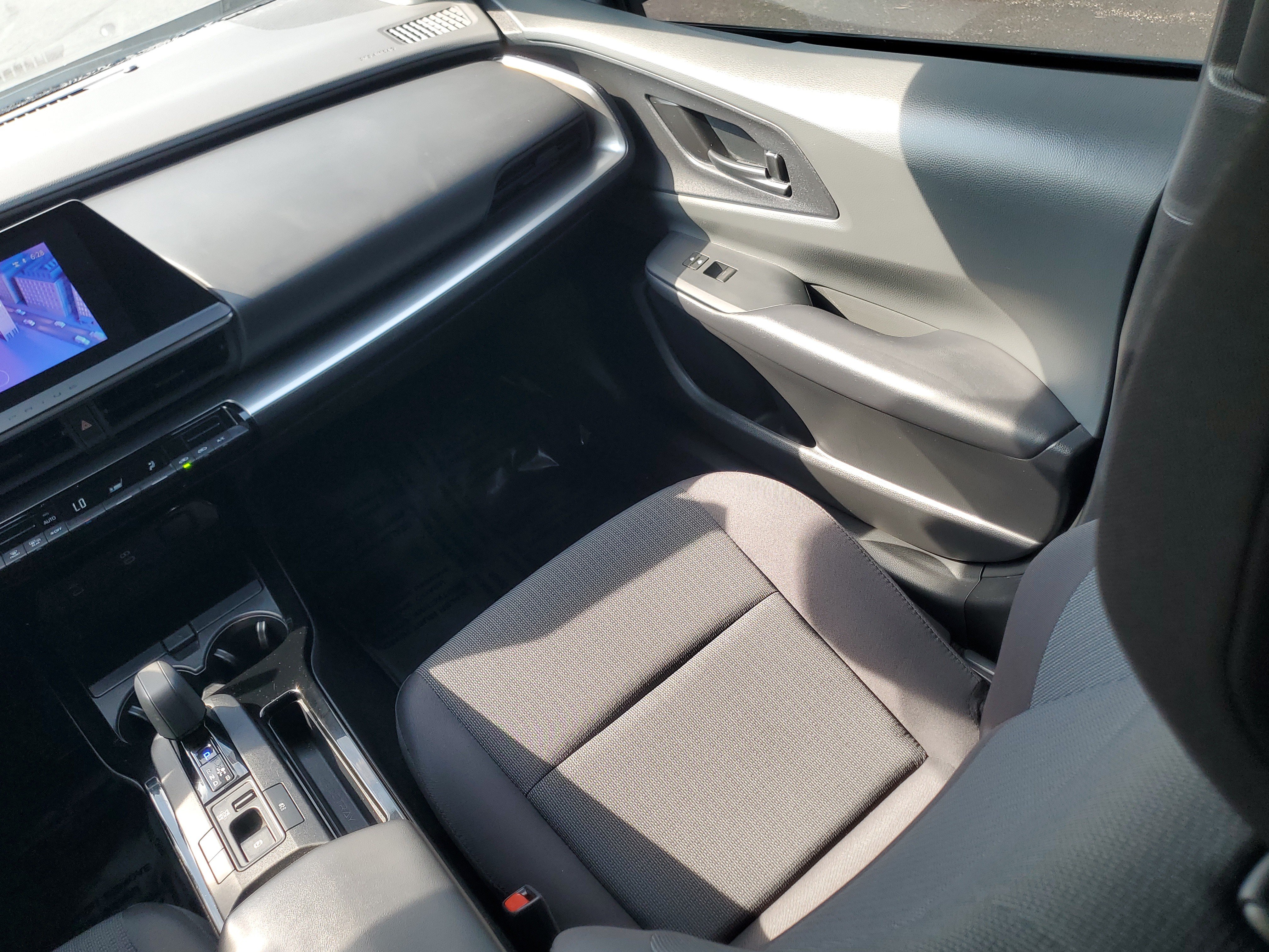 Certified 2025 Toyota Prius LE FWD image 15
