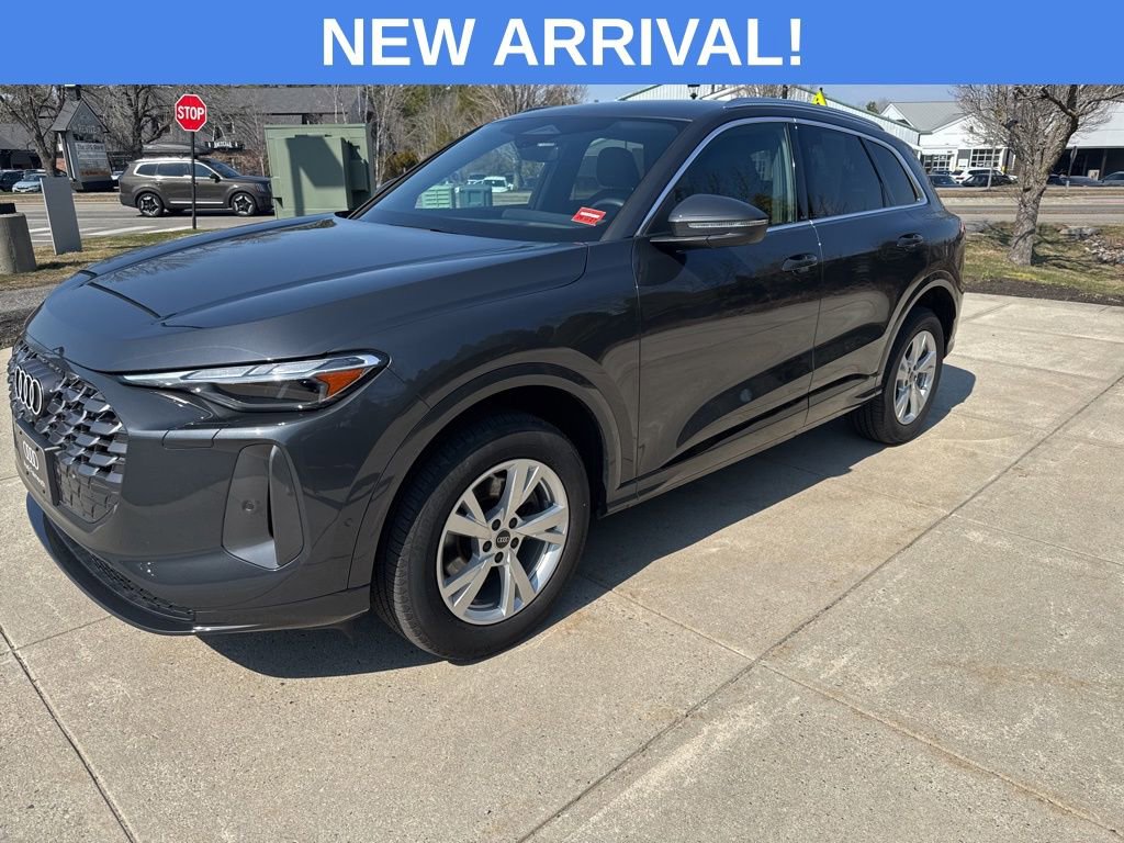 Used 2025 Audi Q5 Premium w/ Convenience Package image 10