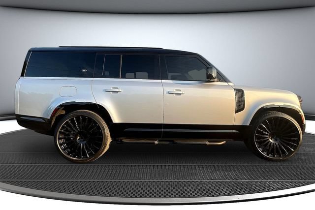 Used 2023 Land Rover Defender 130 X-Dynamic SE AWD/4WD image 4