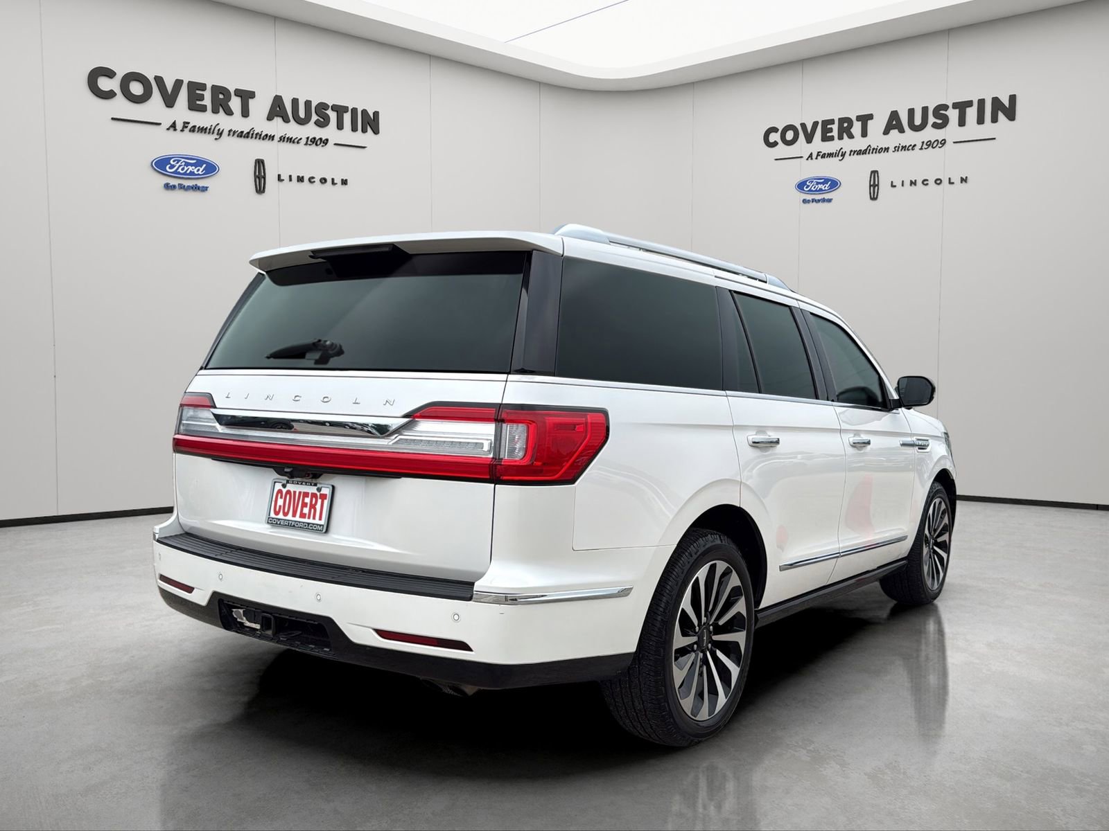 Used 2018 Lincoln Navigator Select AWD/4WD image 5