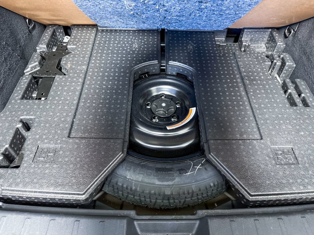Certified 2025 Nissan Kicks SR AWD/4WD image 39