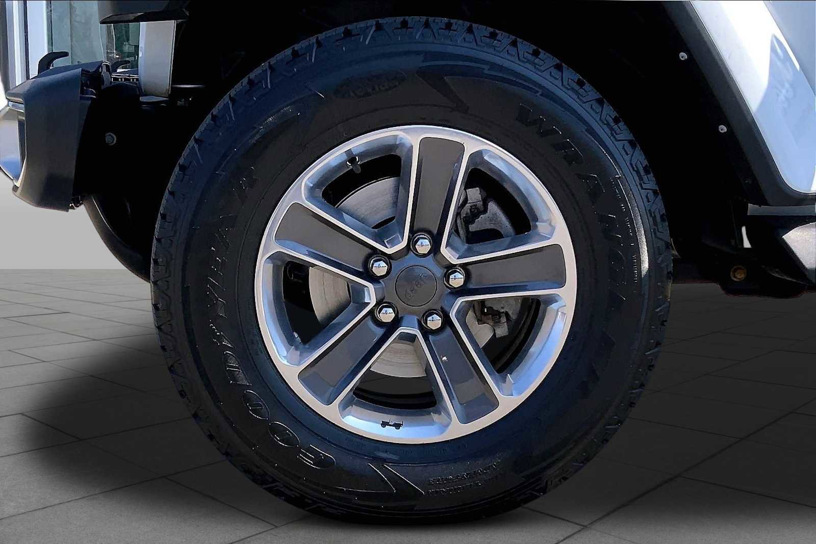 Used 2021 Jeep Wrangler Unlimited Sahara AWD/4WD image 11