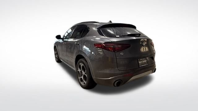 Used 2022 Alfa Romeo Stelvio Ti image 4